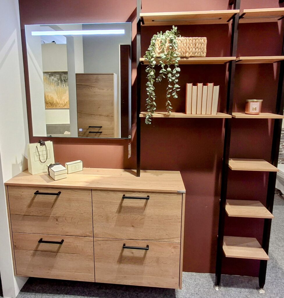 Moderne Flurgaderobe mit Spiegel „Structura“ mit beleuchtetem Regalsystem